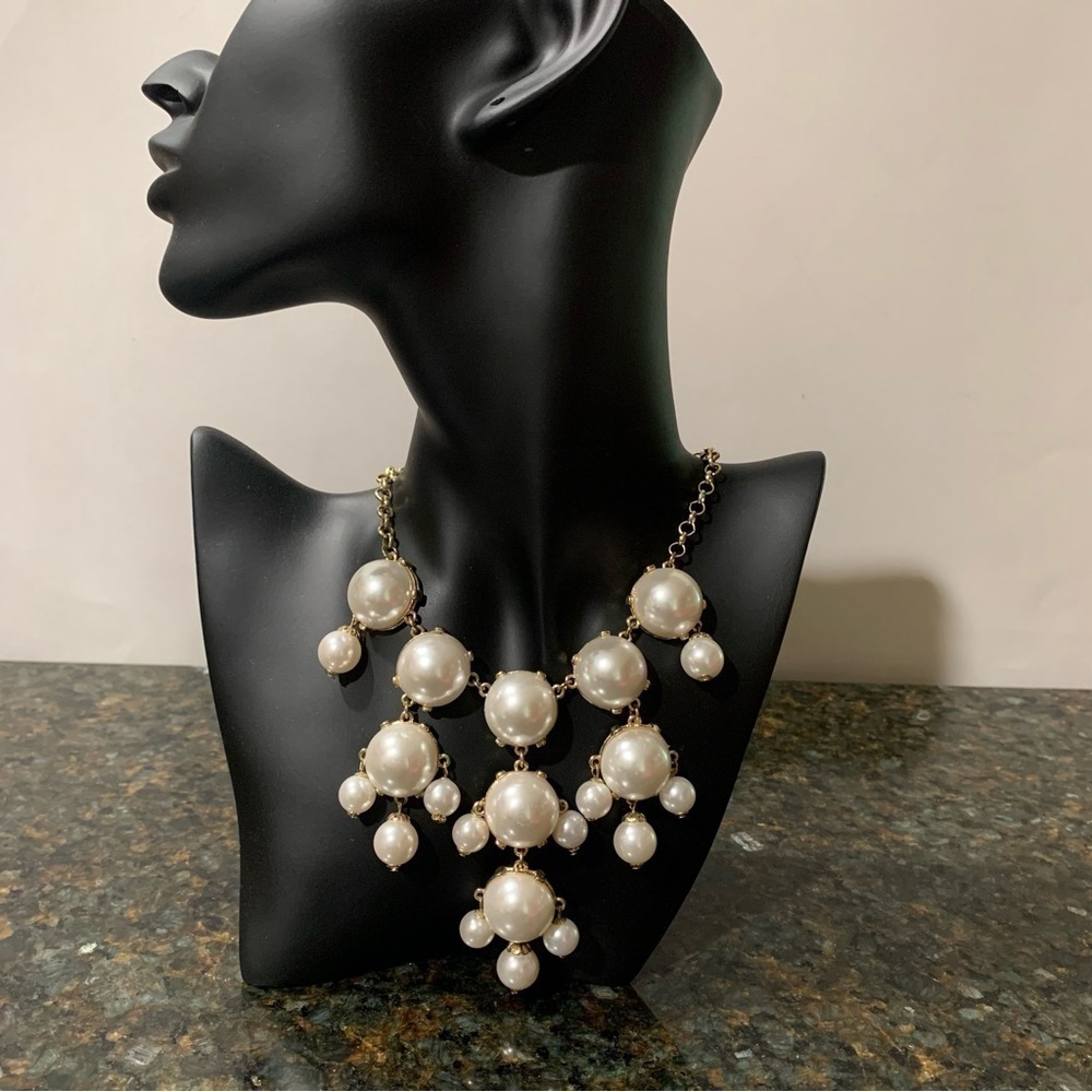 Oversized faux pearl and gold toned necklace. - Picture 2 of 4